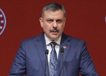 Bakan Çiftçi, İstanbul’daki terör saldırısında yaralanan polisle görüştü