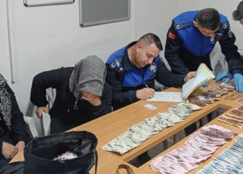 Dilenciler suçüstü yakalandı! Üzerlerinden 19 bin 600 lira çıktı