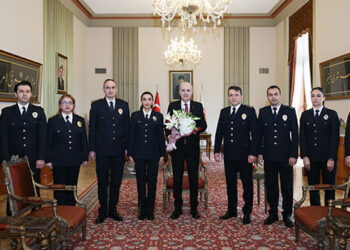 Kurtulmuş, TBMM’de görevli polisleri kabul etti