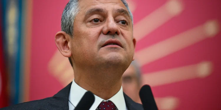 Özgür Özel döneminde CHP’de büyük tasfiye! İhraçlar, disiplin krizleri ve yolsuzluk iddiaları gündemde