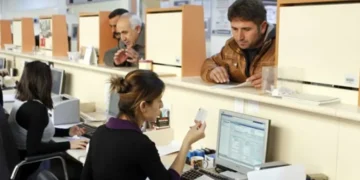 Arefe günü yarım gün mü, resmi tatil mi? Bugün bankalar, kargolar ve noterler açık mı, çalışıyor mu?