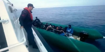 İzmir’de 26 düzensiz göçmen yakalandı: 24 göçmen kurtarıldı