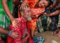 Bangladeş’te feci kaza: Demir çubukların altında ezildiler!