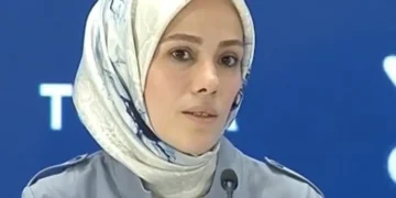 Esra Albayrak’tan anne ve babalara çağrı: “Çocuklarımızı dijital mecradan korumalıyız”