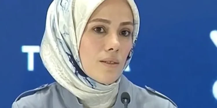 Esra Albayrak’tan anne ve babalara çağrı: “Çocuklarımızı dijital mecradan korumalıyız”