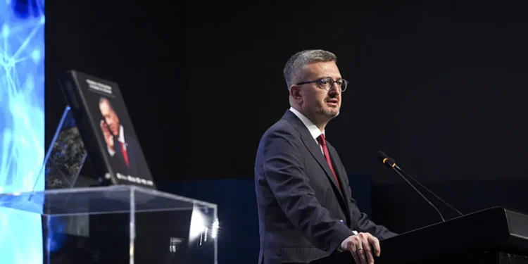 İletişim Başkanı Duran’dan Azerbaycan’ın Bağımsızlık Günü mesajı