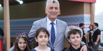 Bakan Bolat, torunlarıyla 8. Etnospor Kültür Festivali’ne katıldı