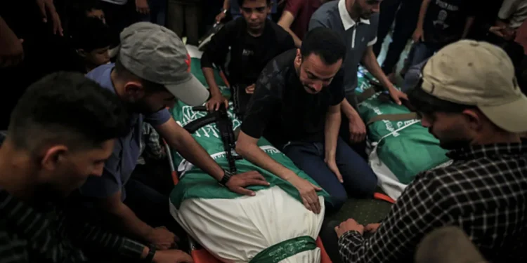 Katil İsrail, Gazze’ye hava saldırısı düzenledi: En az 4 kişi hayatını kaybetti, 15 kişi yaralandı