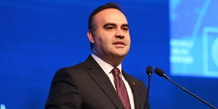 Bakan Kacır, bilim olimpiyatlarında madalya kazanan gençleri tebrik etti