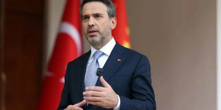 Türkiye’den KKTC’ye dev enerji hattı! Bakan Bayraktar 97 km’lik doğal gaz hattı için tarih verdi