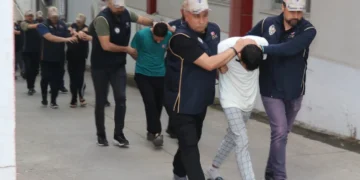 Adana’da DEAŞ operasyonu: 16 zanlı yakalandı