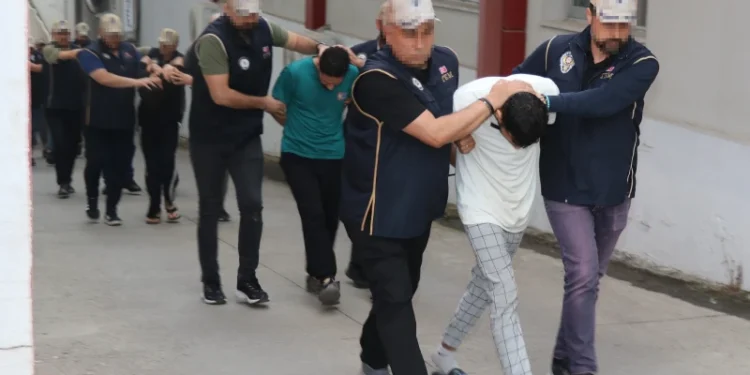 Adana’da DEAŞ operasyonu: 16 zanlı yakalandı