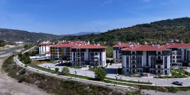 Bakan Kurum’dan Zonguldak TOKİ paylaşımı: Kira öder gibi ev sahibi oldular