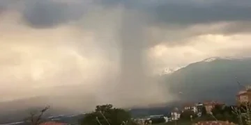 İnegöl’de sağanak yolları göle çevirdi