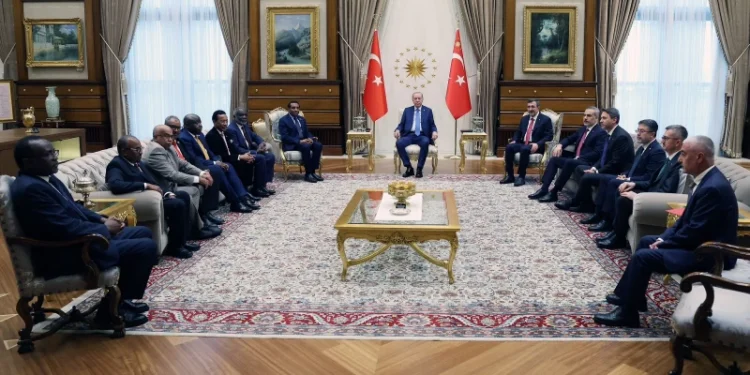 Cumhurbaşkanı Erdoğan Külliye’de Sudan Başbakanı İdris’i kabul etti