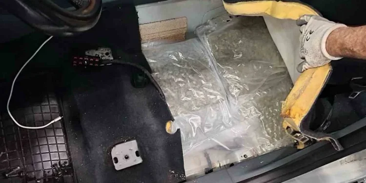 Türkiye’ye sokulmak istenen 31 kilo esrar sınırda ele geçirildi
