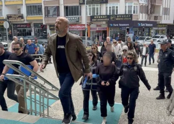 Güzellik salonunda mobil bankacılık tuzağı: Müşterilerinin adına kredi çeken şebeke çökertildi