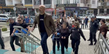Güzellik salonunda mobil bankacılık tuzağı: Müşterilerinin adına kredi çeken şebeke çökertildi