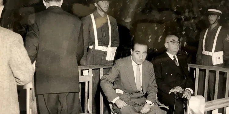 Vesayet darbeyle kurumsallaştırıldı