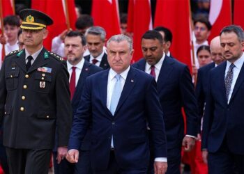 Bakan Bak ve beraberindeki heyet Anıtkabir’i ziyaret etti