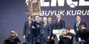 Bahçeli gençlere seslendi: Korkmayacaksınız savrulmayacaksınız