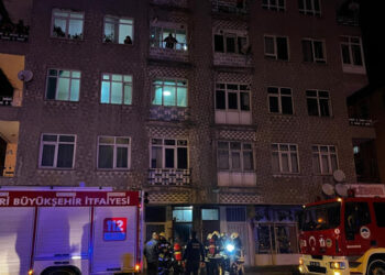 Kayseri’de 4 katlı binanın bodrumunda yangın