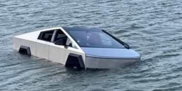 SON DAKİKA HABERLER: ‘Suda gidiyor’ denen araç saniyeler içinde battı! Tesla’nın özelliği çalışmadı, sürücü gözaltına alındı