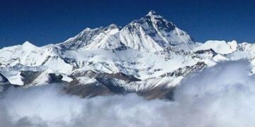 Dünyanın en yüksek dağı Everest’te rekor kırıldı! ‘2019’dan beri bir ilk’