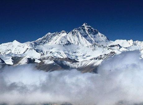 Dünyanın en yüksek dağı Everest’te rekor kırıldı! ‘2019’dan beri bir ilk’