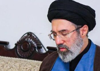 İran dini lideri Hamaney’den kritik talimat! ‘Ülke dışına çıkarılmayacak’