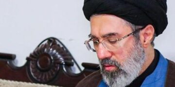 İran dini lideri Hamaney’den kritik talimat! ‘Ülke dışına çıkarılmayacak’