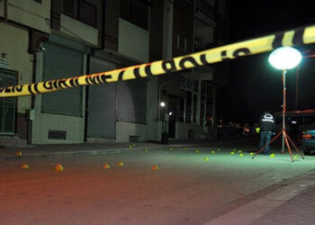 Sakarya’da karısını bıçaklayarak öldüren kişi intihar etti
