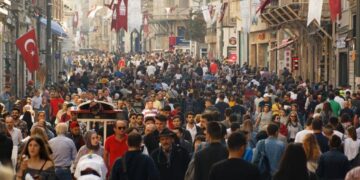 Genç nüfusun azalması hayatı nasıl etkileyecek?