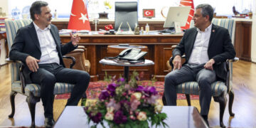 TİP Genel Başkanı Erkan Baş ve sendikalardan CHP’ye ziyaret