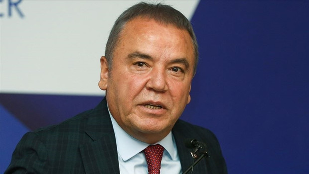 Muhittin Böcek’e bir dosyadan ev hapsi