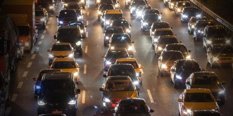 Yollarda ‘Bayram’ yoğunluğu: Trafik Durma Noktasına Geldi