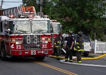 New York’ta tersane yangınına müdahalede patlama! Yaralılar var