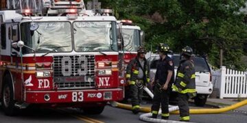 New York’ta tersane yangınına müdahalede patlama! Yaralılar var