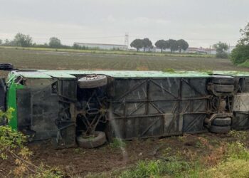 Çanakkale’de otobüs devrildi: Çok sayıda yaralı
