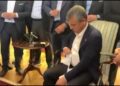 Özgür Özel’in tebligatı yırttığı görüntüler ortaya çıktı: “Koy masaya gelince okusun”