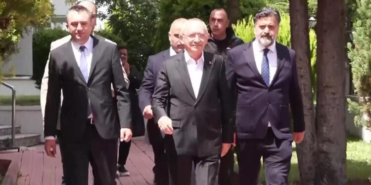 Kılıçdaroğlu gelişmeleri evinden takip etti