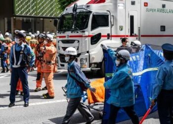 Tokyo’da AVM’de panik! Spreyli saldırıda 19 kişi hastanelik oldu