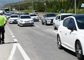43 ilin geçiş güzergahında bulunan ‘kilit kavşak’ta arife günü yoğunluğu