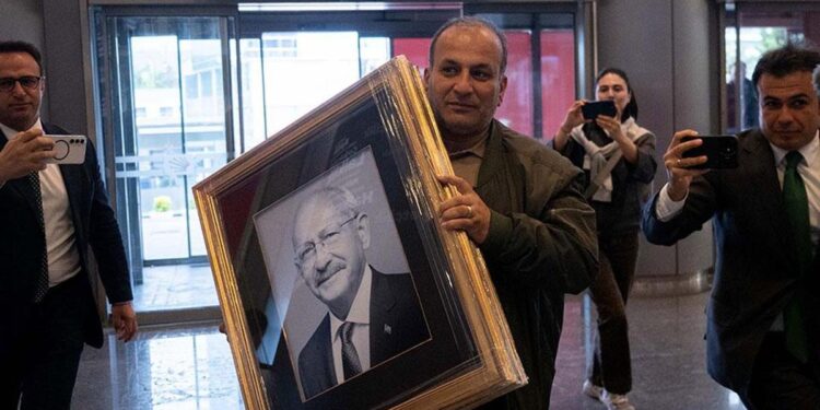 CHP Genel Merkezi cumartesi gününe hazırlanıyor
