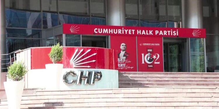 “ÖZEL”CİLER HEMEN KURULTAY İÇİN BASTIRMASIN ÖNLEMİ | Pazartesi CHP PM toplanmıyor