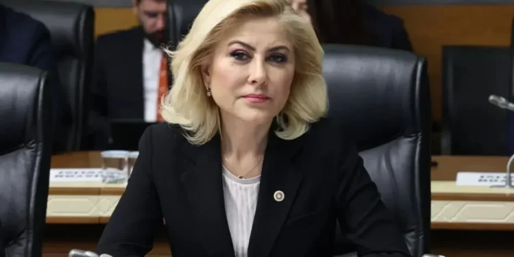 AK Partili Şebnem Bursalı Aksoy: Kaşıkla veriyor gibi yapıp kepçeyle alıyorlar