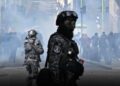 Protestolar dinmiyor: Devlet Başkanının maaşı yarıya indirilecek