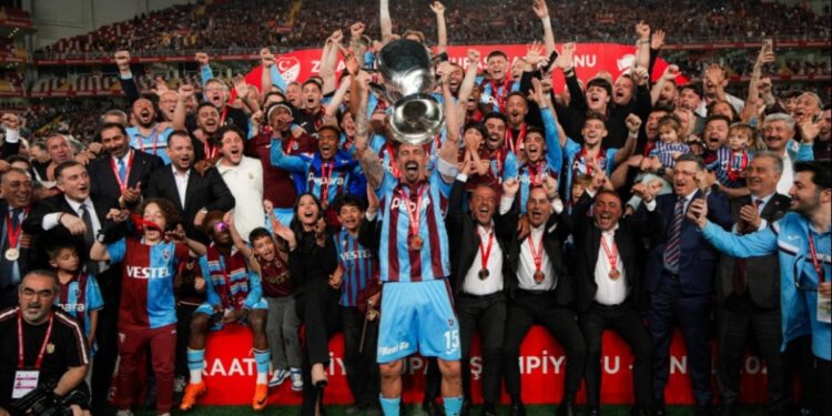 Trabzonspor kupa kazandı, Beşiktaş ve Başakşehir’in yüzü güldü