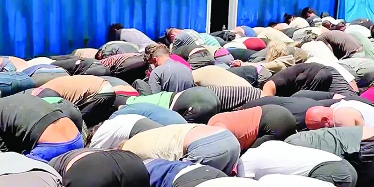 Yahudi olmayan herkese düşmanlar: Canlı yayında bile işkence