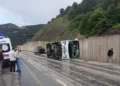 Tokat’ta cenazeden dönenleri taşıyan midibüs devrildi: Dört kişi yaralandı